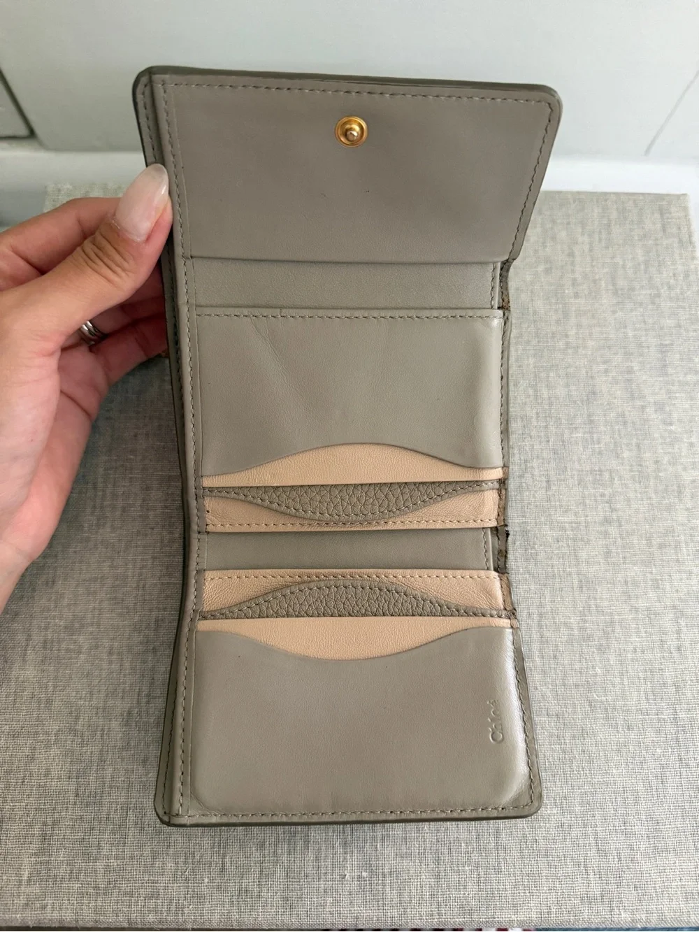 Chloe compact pebbled